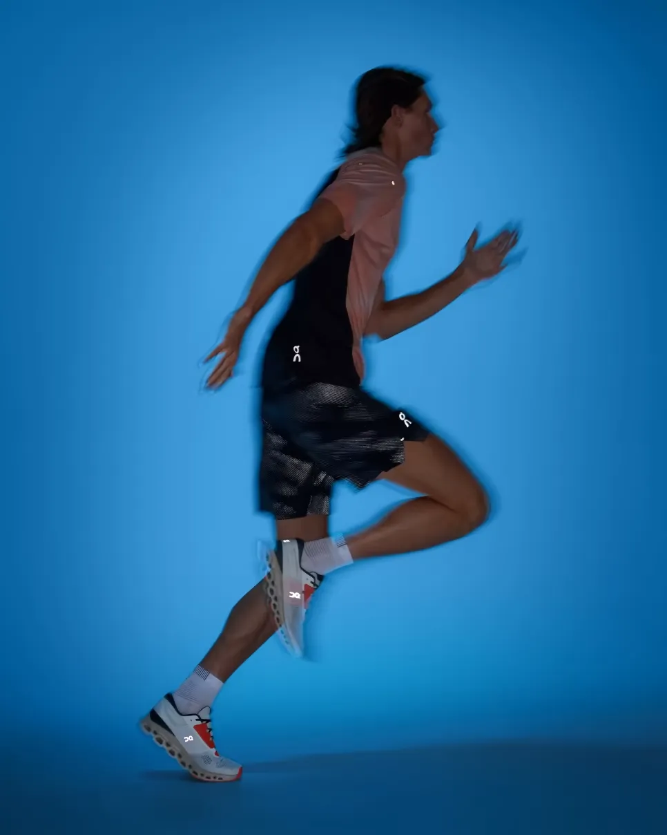 On Men's Performance-T Lumos WOODROSE/BLACK